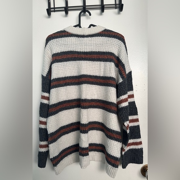 Oversized Sweater from American Eagle. Great condition, size: XS. - Picture 2 of 3